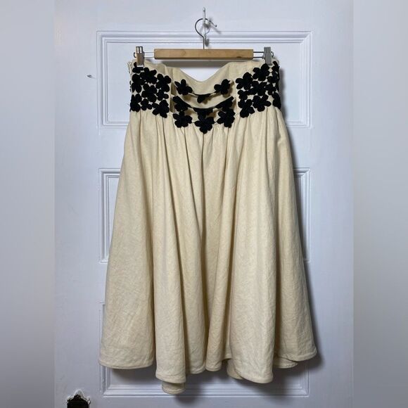 Tibi New York | Linen Strapless Dress with Floral Appliqué - Picture 7 of 10